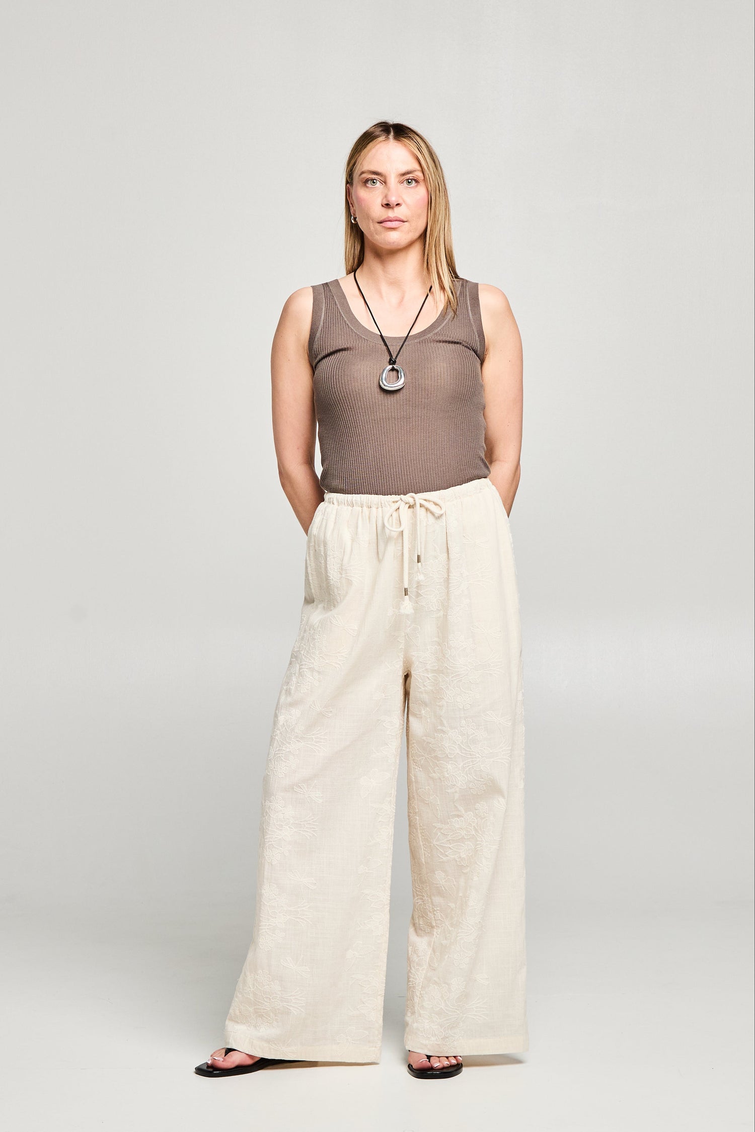 Pantalon wide leg en coton brodé