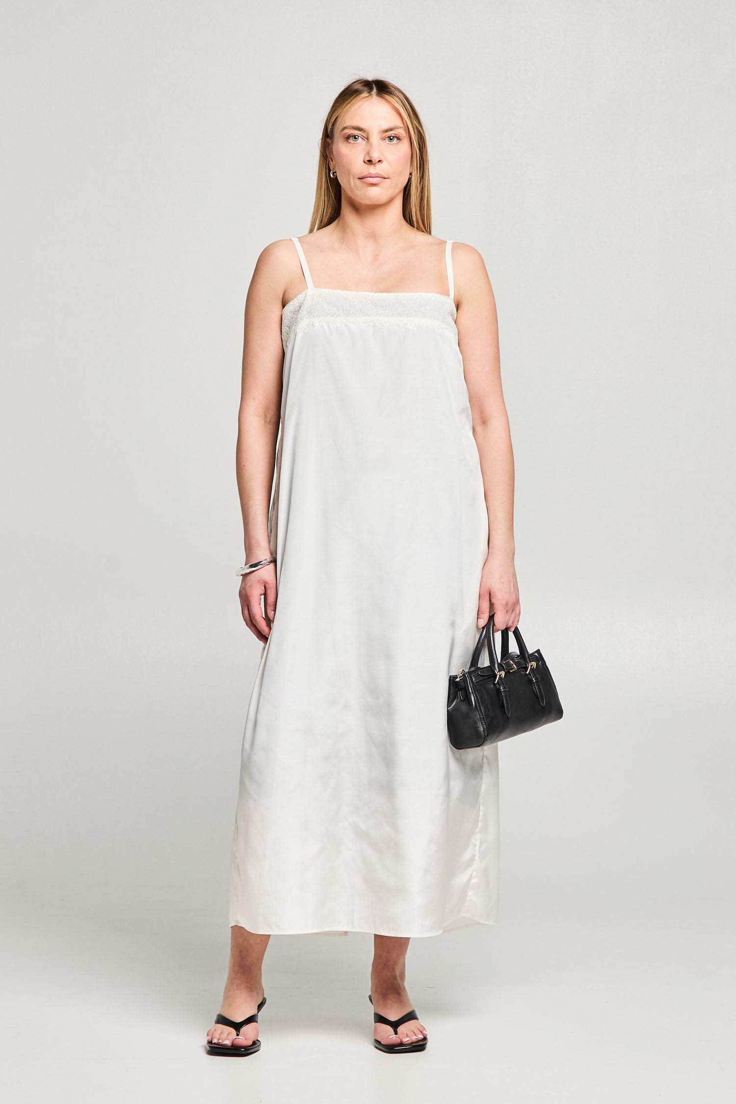 Robe longue avec soie à fine bretelles